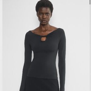 Aritzia contour Twist Keyhole Long Sleeve Top size m